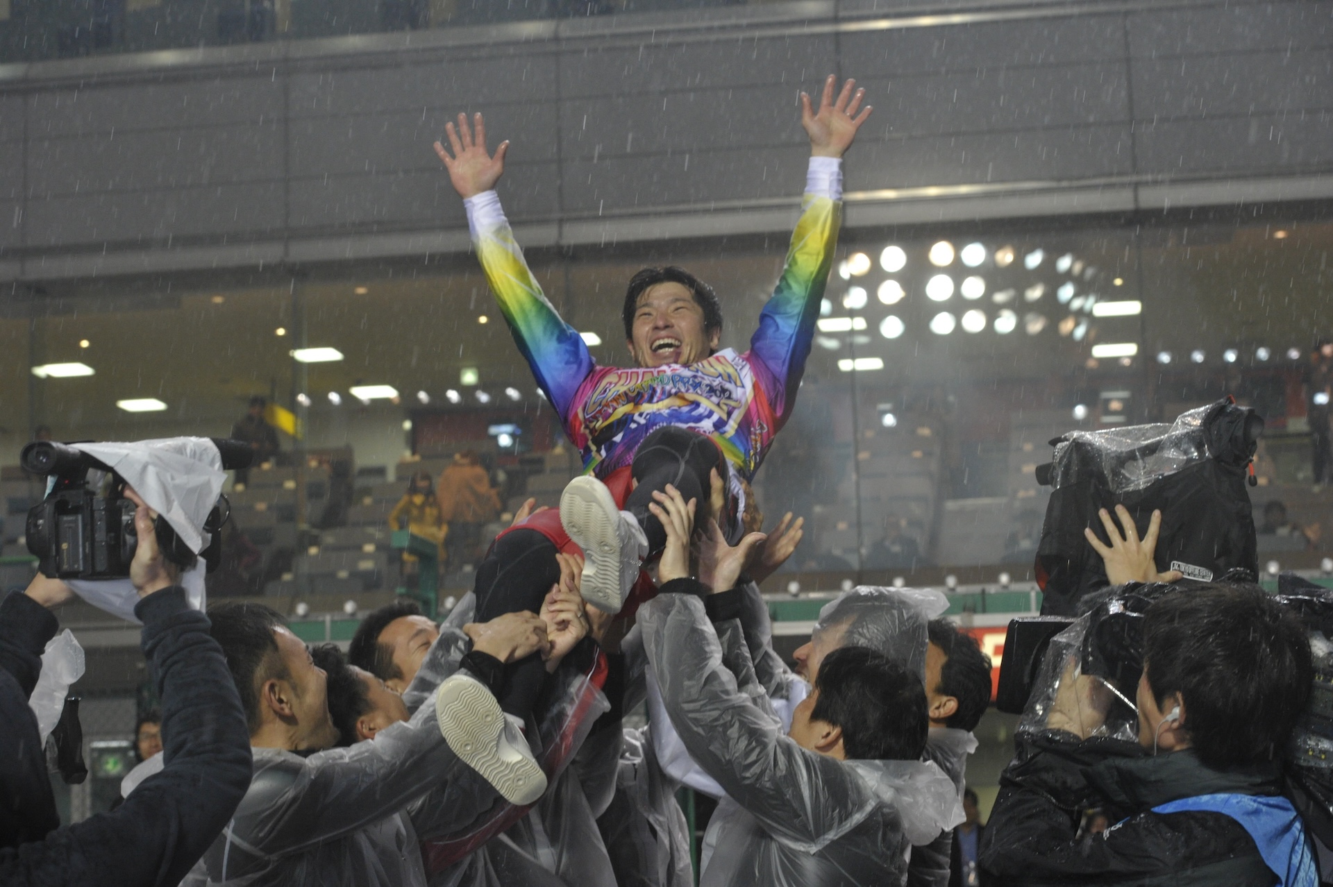 ラインと信頼――プロの役割を貫き続け「背中で語る」リーダーシップ